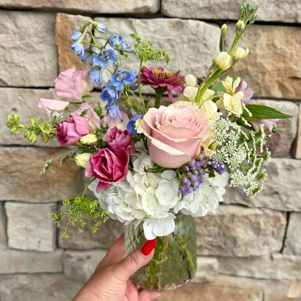 in-full-bloom-floral-arrangements-downtown-gardner-ks