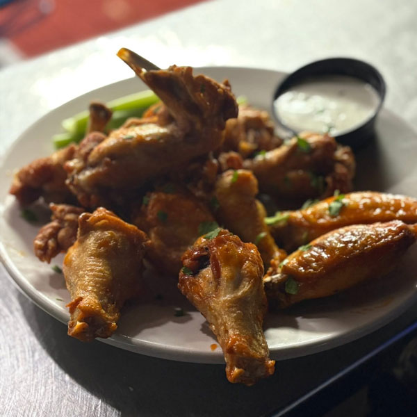tumbleweed-bar-and-grill-chicken-wings-gardner-kansas
